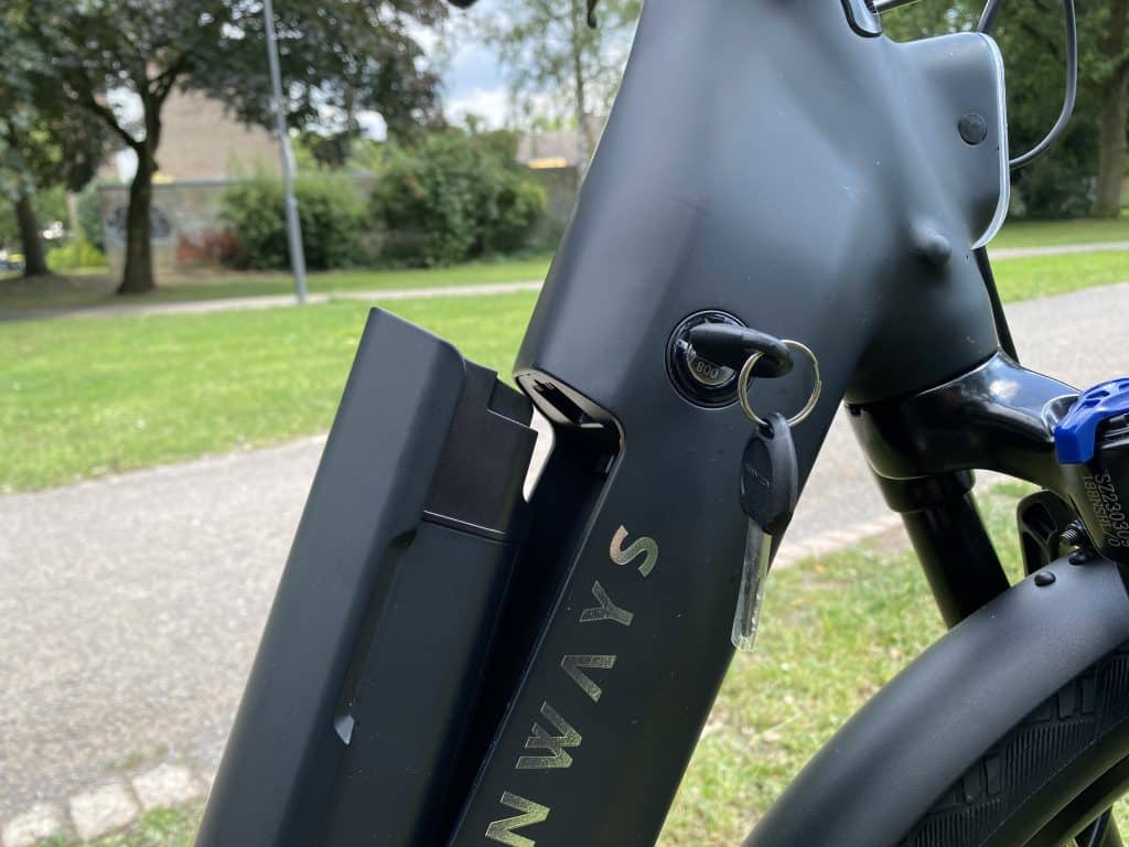 Akku mit 504 Wh ist herausnehmbar