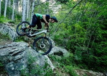 Shuttle AM: Neues E-MTB mit Bosch Performance CX Race ist kein Schnäppchen - eBikeNews