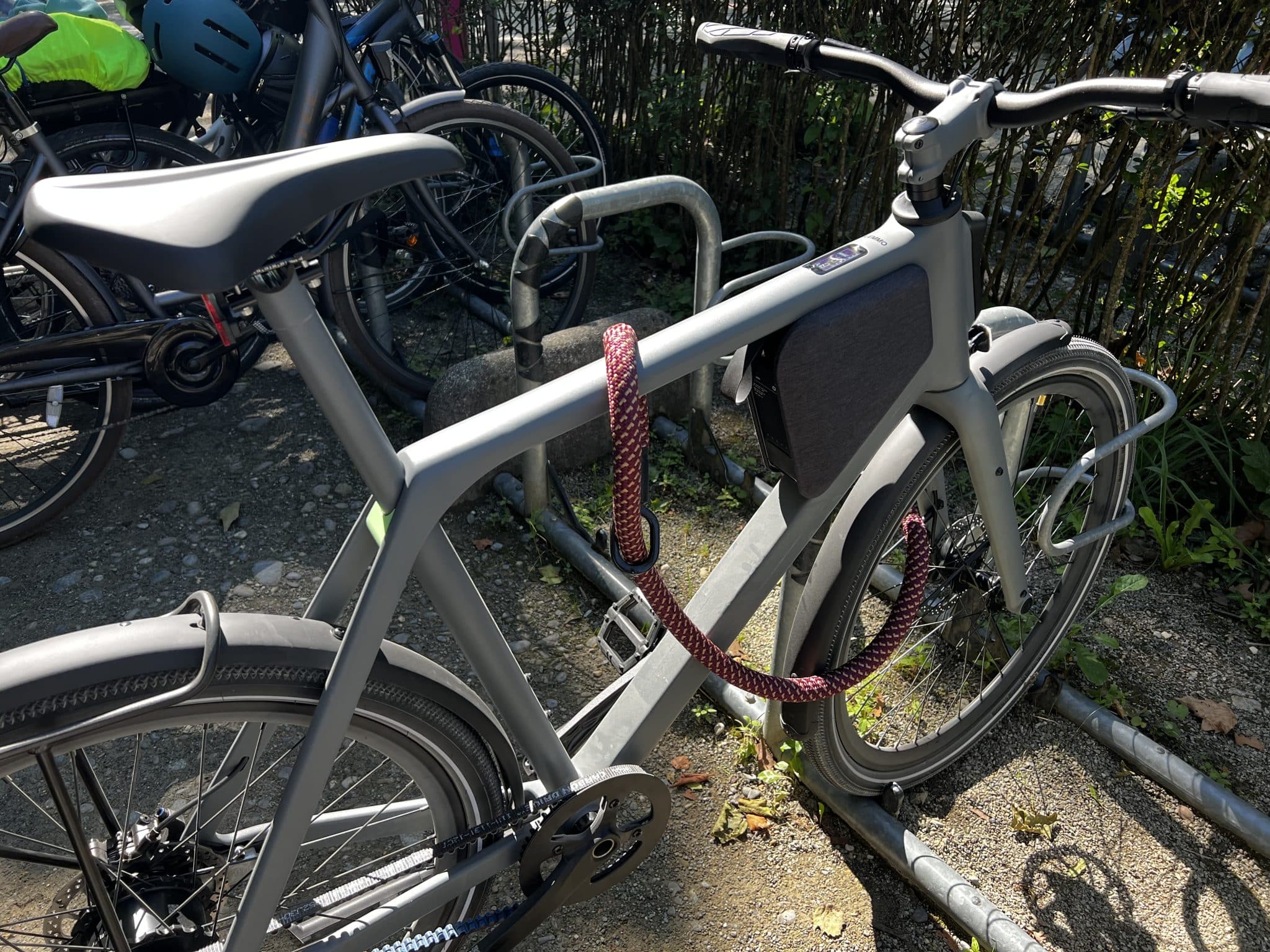 Lemmo One Test: Erst das E-Bike per Schloss anschließen - dann die Alarmanlage aktivieren | Quelle: eBikeNews