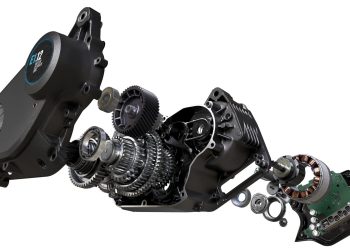Automatikschaltung | Mittelmotor | Pinion - MGU Explosion Driveside scaled 1