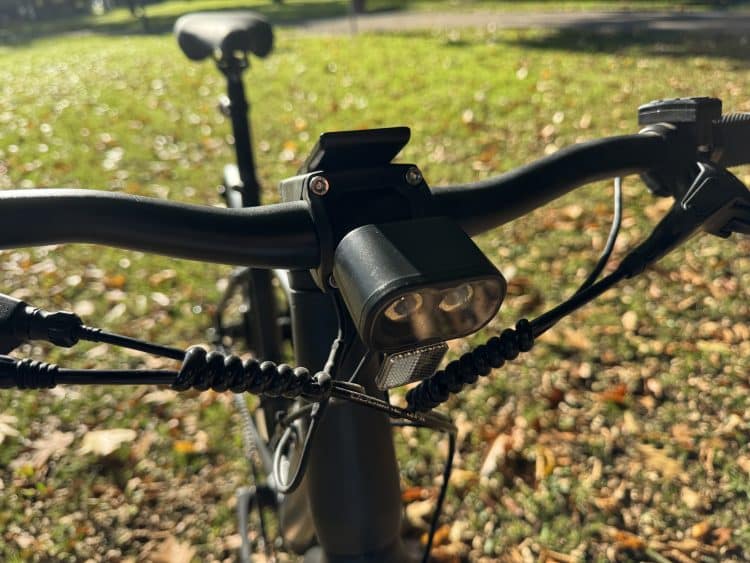 Frontleuchte direkt am Vorbau montiert