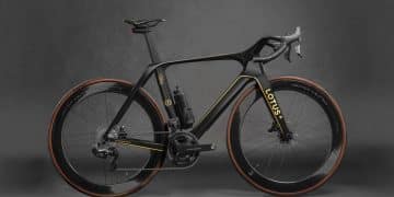 Heiße Bikes oder teure Logos? Diese Autobauer haben sich an E-Bikes versucht Lotus 136
