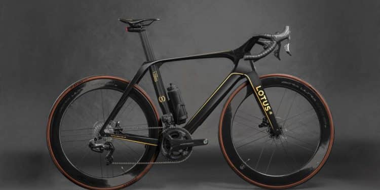 Heiße Bikes oder teure Logos? Diese Autobauer haben sich an E-Bikes versucht Lotus 136
