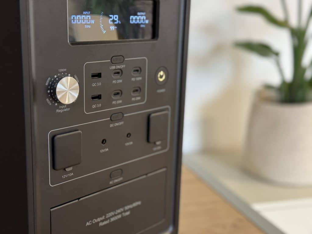 12 V und USB Anschlüsse an der Fossibot im Test - eBikeNews