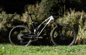 Das IKKI: Erstes Light-E-Mountainbike von UNNO ab 10.295 Euro