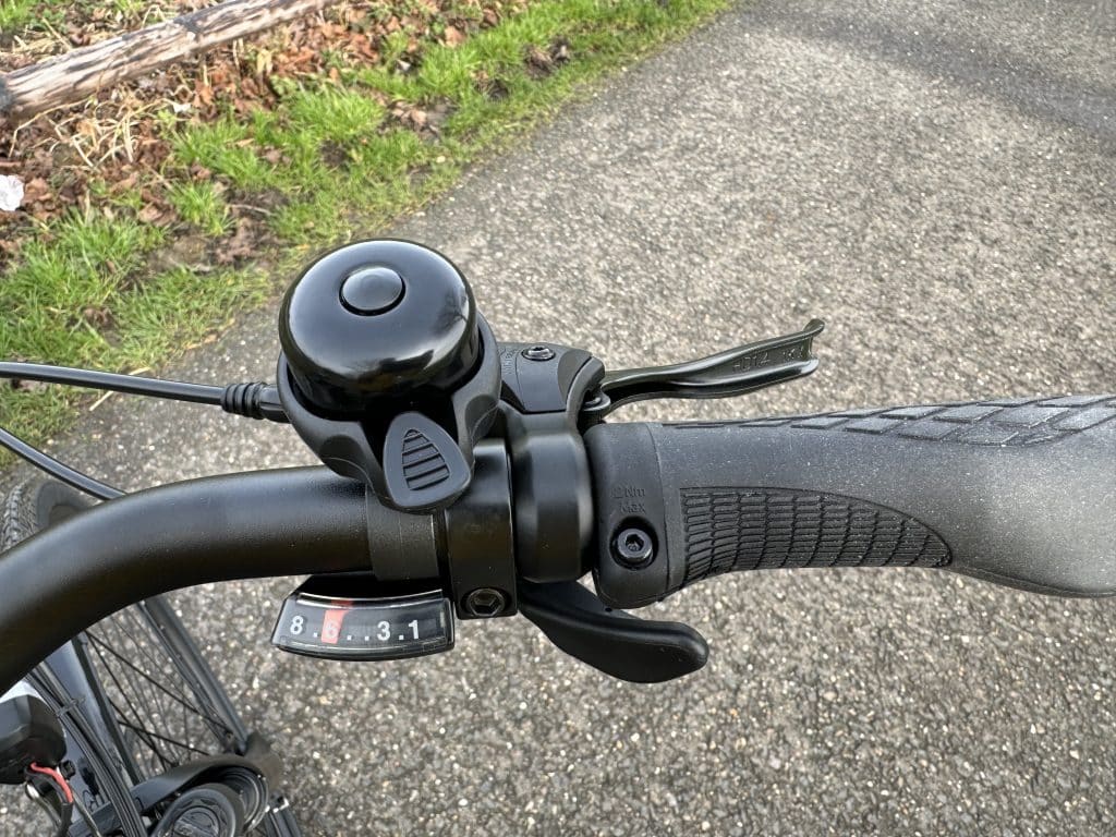 Griffe, Klingel und Anbauteile sind von guter Qualität