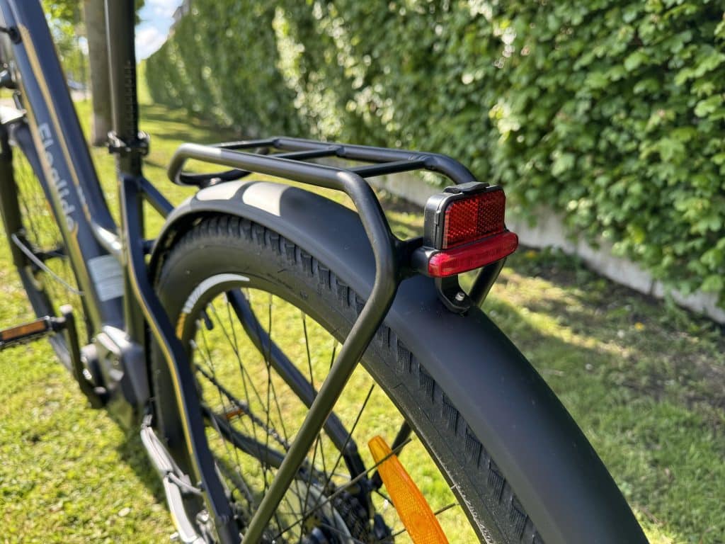Gepäckträger mit Batterierücklicht