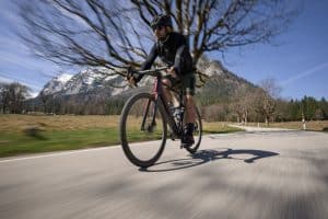 Neue E-Bikes ab 12,5 kg: Cube präsentiert leichte Nuroad Hybrid E-Gravels