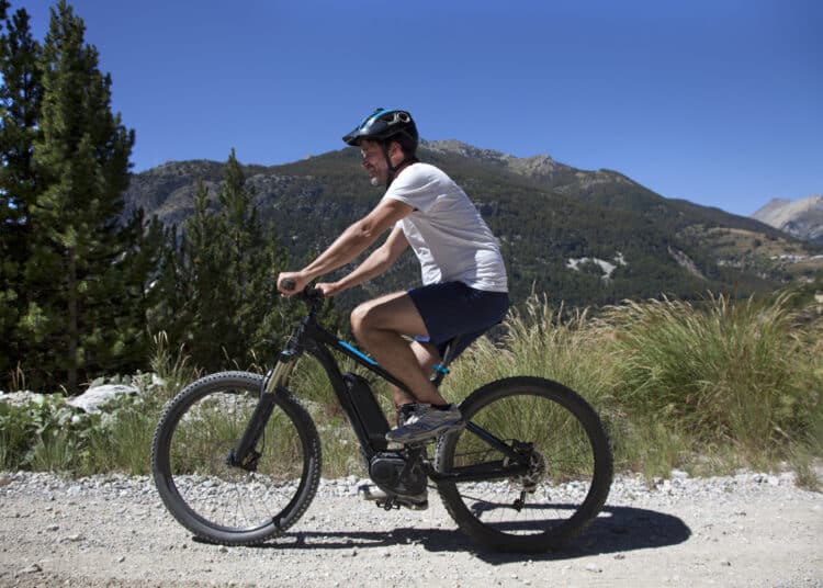Bosch | Cube | E-Trekkingrad - E Bike GettyImages Photo and Co 405d9684b7ab2866