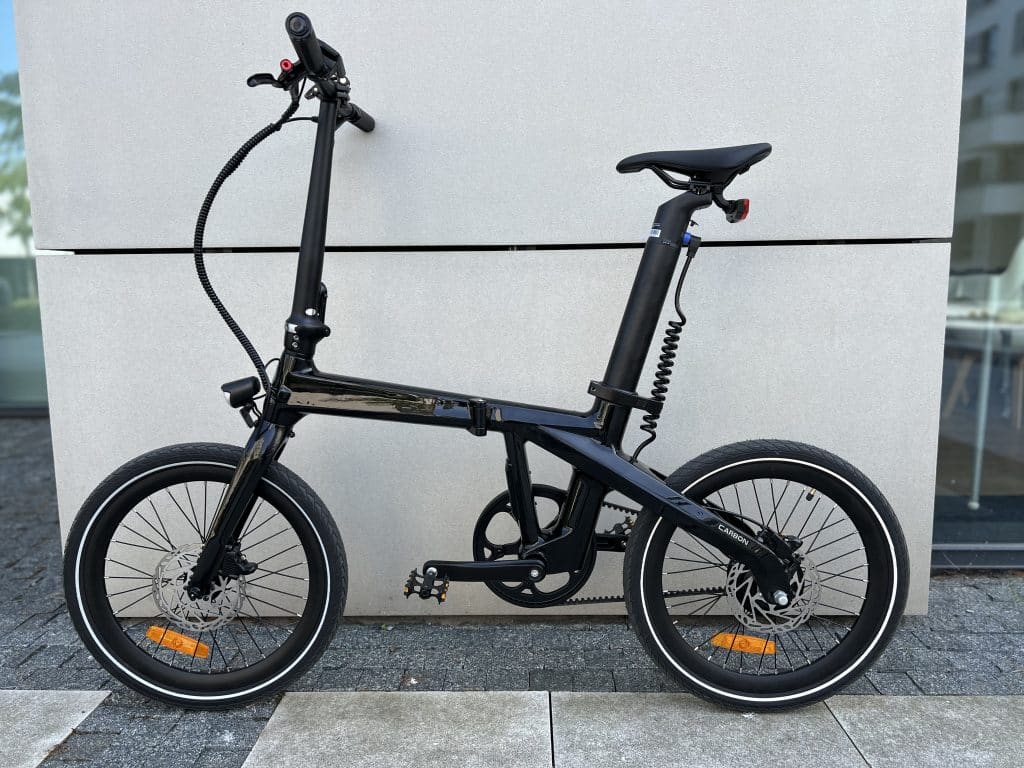 ADO Air Carbon Test: Ein echter Hingucker in schwarz | Quelle: eBikeNews