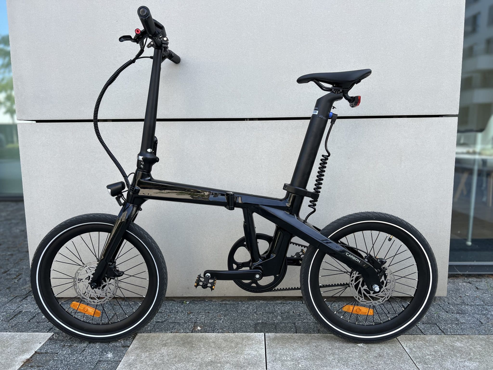 ADO Air Carbon Test: Ein echter Hingucker in schwarz | Quelle: eBikeNews