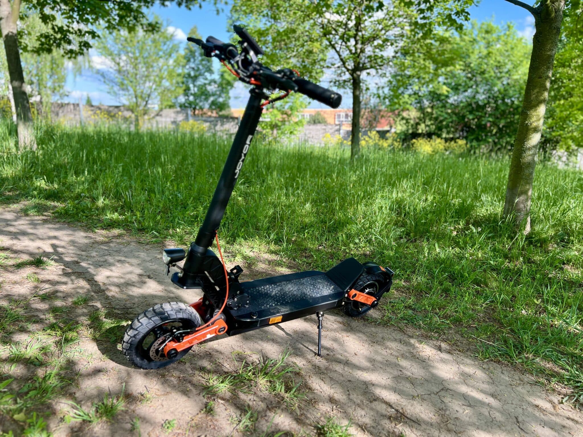 Joyor S5 ABE Test: Große Trittfläche für komfortables Fahren