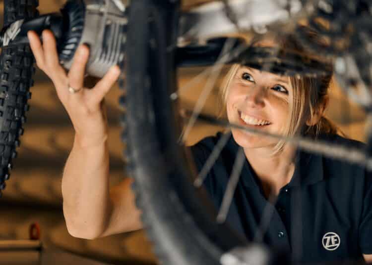 ZF präsentiert einen kompakten E-Bike-Antrieb – eBikeNews.