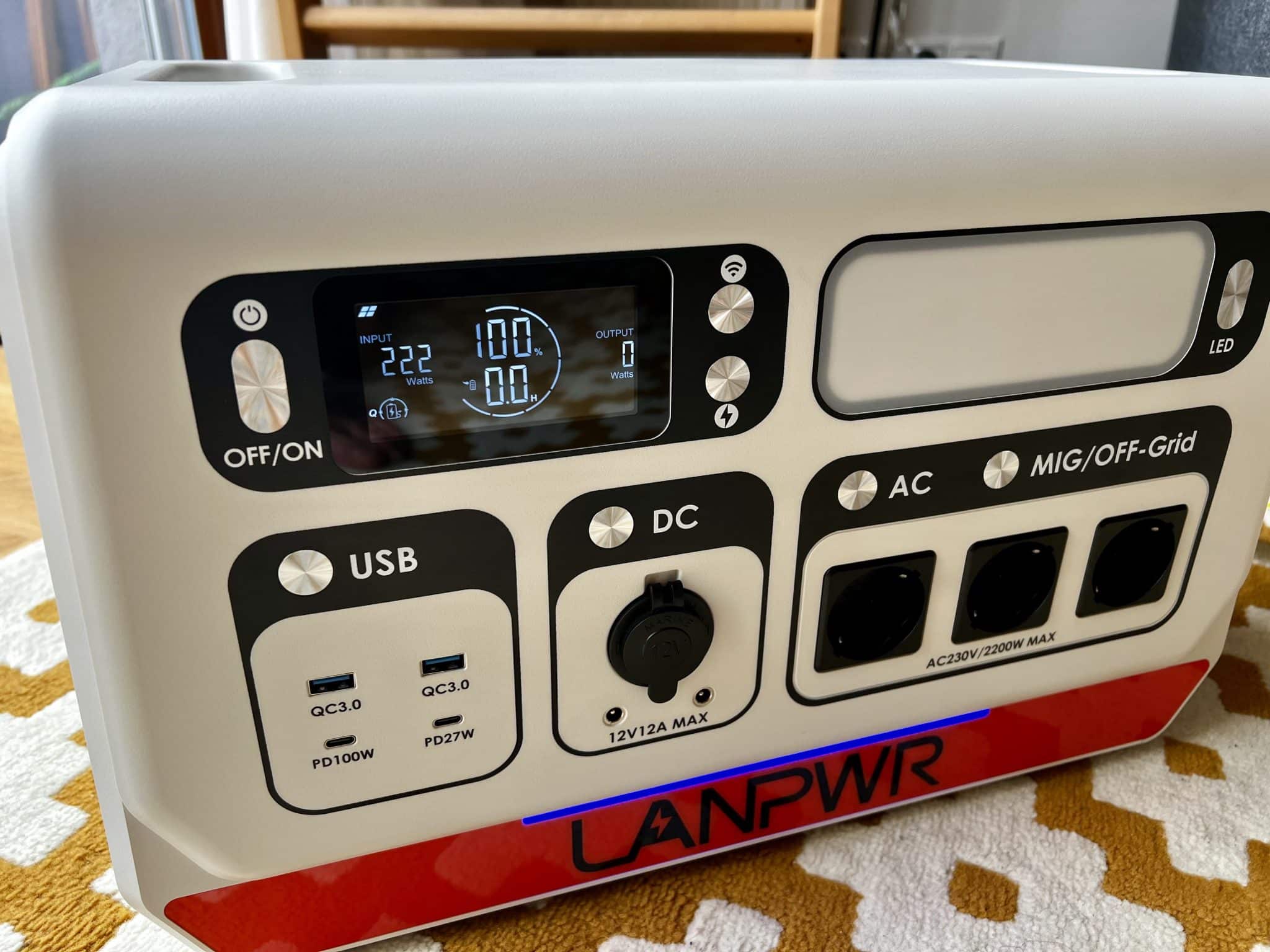 LANPWR 2200 Test: Übersichtliche Beschriftung der Anschlüsse | Quelle: eBikeNews