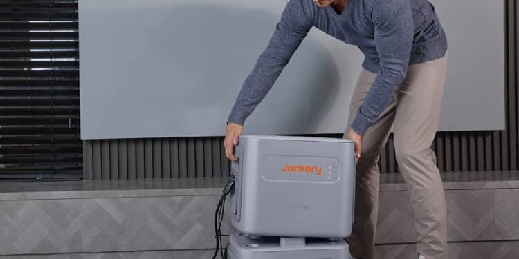 Jackery Navi 2000: Zusatzakkus lassen sich übereinander stapeln | Quelle: Jackery