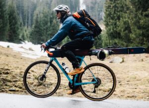 E-Bike statt Auto: So bringst du deine Skiausrüstung zur Piste