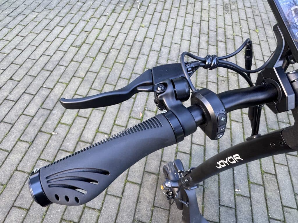 E-Scooter | Joyor - Ergonomischer Griff mit Bremshebel und integrierter Klingel