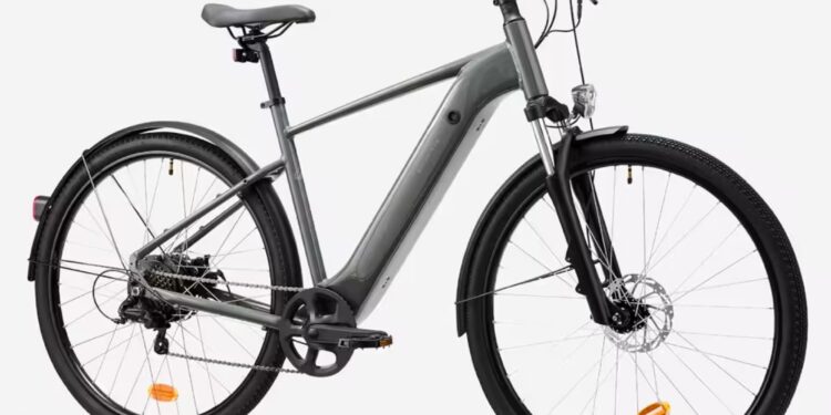 Rockrider E-ACTV 100: 999 Euro günstiges E-Trekkingrad von Decathlon startet verfrüht - eBikeNews