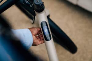 Weltneuheit: Erste Serien-E-Bikes lassen sich per USB-C laden