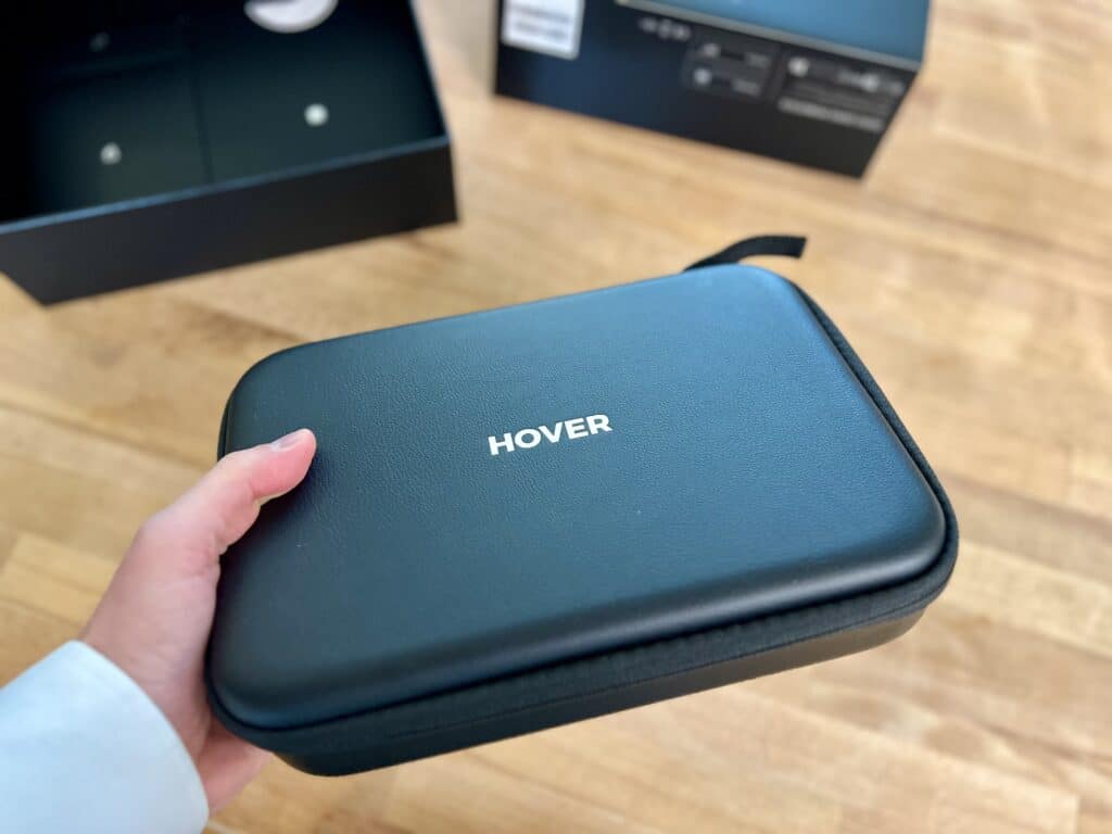 Das Kunstlederetui der HoverAir X1 Pro duftet nach Jasmin
