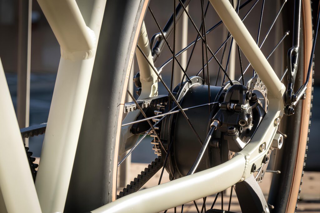 Ananda R900 mit elektronischer 3-Gang-Schaltung – eBikeNews.