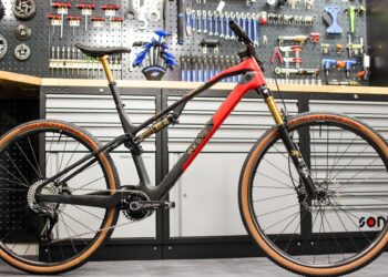 Leichtestes E-Fully mit Rotwild Rahmen
