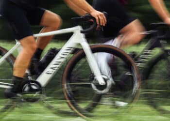 Unter 10 kg: Canyon präsentiert ultraleichtes E-Road Endurace:ONfly