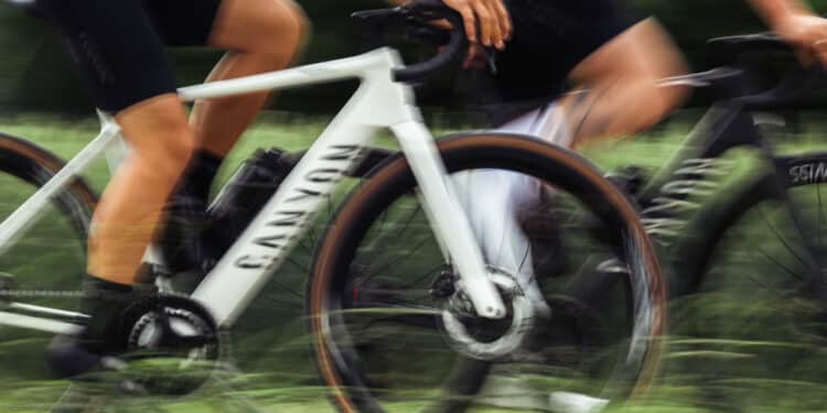 Unter 10 kg: Canyon präsentiert ultraleichtes E-Road Endurace:ONfly