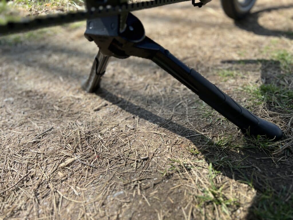Der Fahrradständer lässt sich leicht klappen