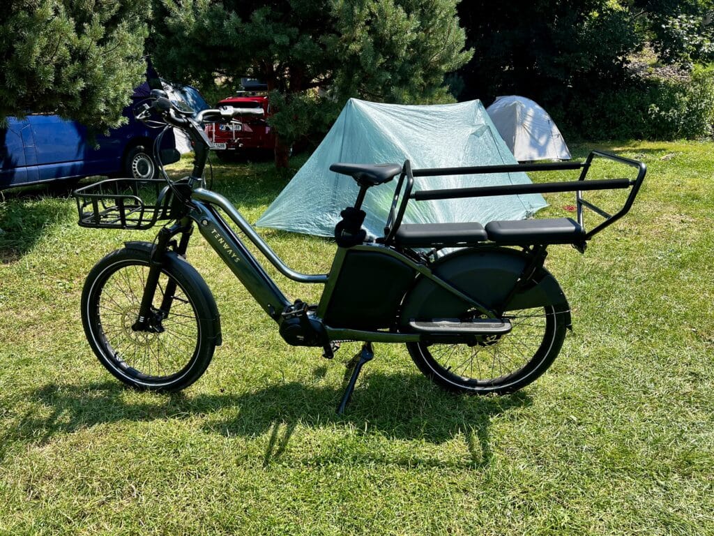 Longtail DUO vor Zelt