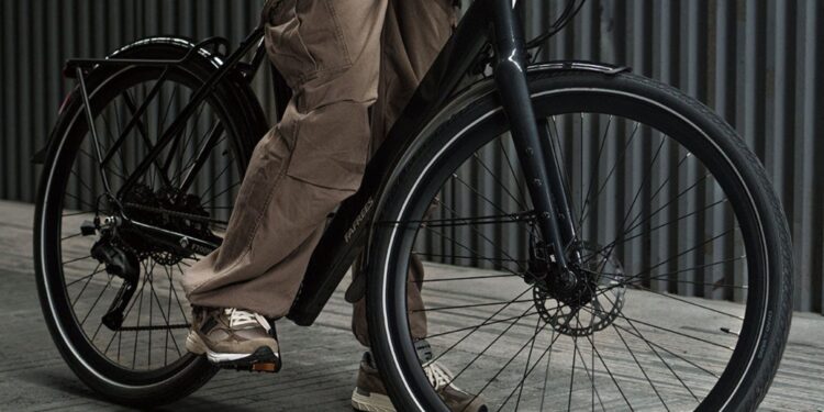 Unter 900 Euro: Urban E-Bike mit Drehmomentsensor besonders günstig