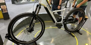Heybike zeigt E-Bike mit Actioncam-Halterung