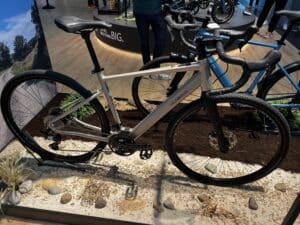 Neues E-Gravel mit 16,4 kg: STRYVO-E bietet individuelle Konfiguration