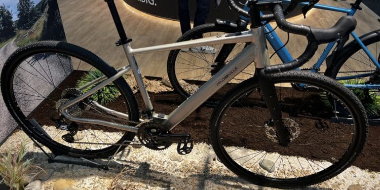 E-Gravel ab 16,4 Kilogramm: STRYVO-E von Velo de Ville mit vielen Konfigurationsmöglichkeiten