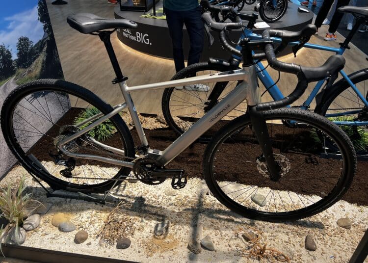 E-Gravel ab 16,4 Kilogramm: STRYVO-E von Velo de Ville mit vielen Konfigurationsmöglichkeiten