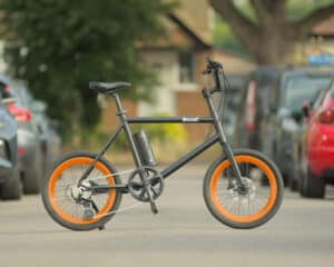 Flach statt geklappt: Dieses Mini-E-Bike denkt das Faltrad neu