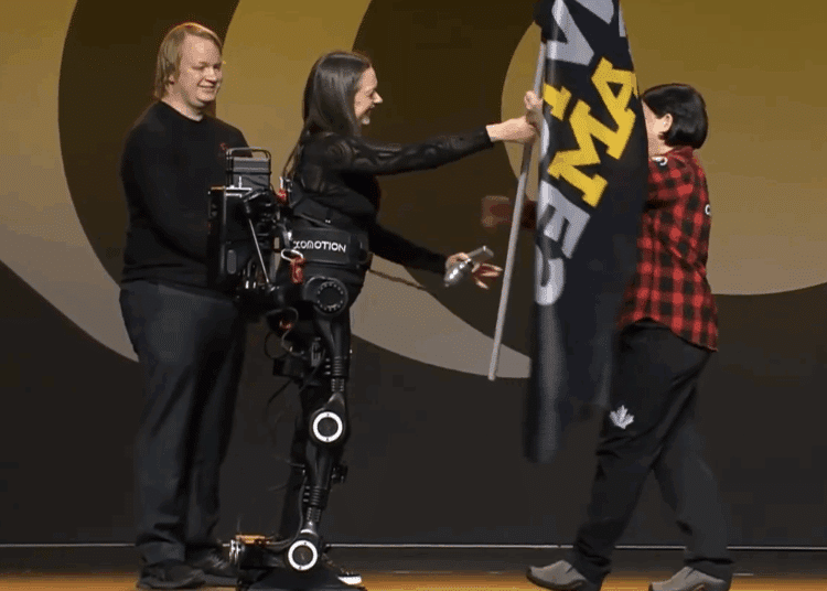Ohne Rollstuhl Neues-Exoskelett ermoeglicht-freihaendiges Gehen