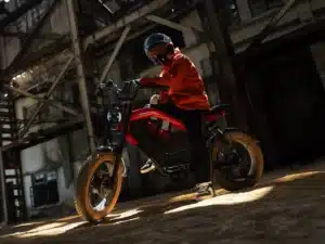 Motorrad-E-Bike sprengt Regeln: Zwei Motoren liefern 3.000 Watt
