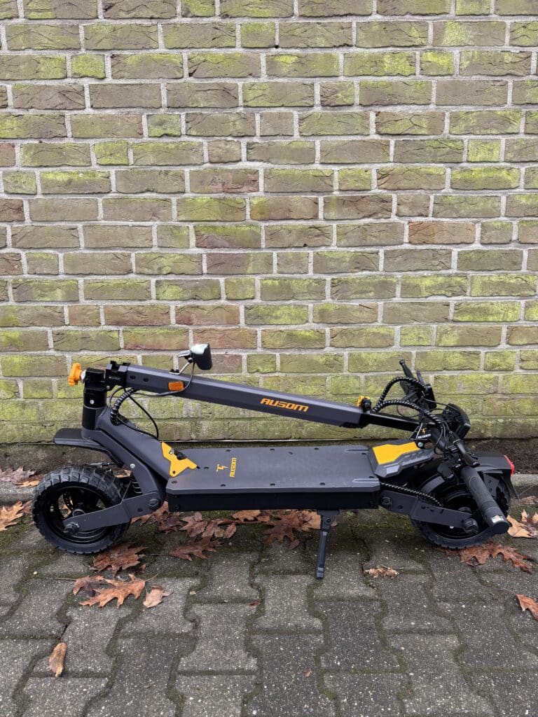 Ausom L1 ABE E-Scooter zusammengeklappt