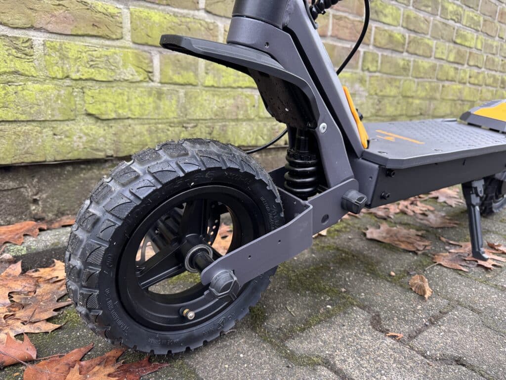 Federung, Luftreifen und Schutzblech vorn