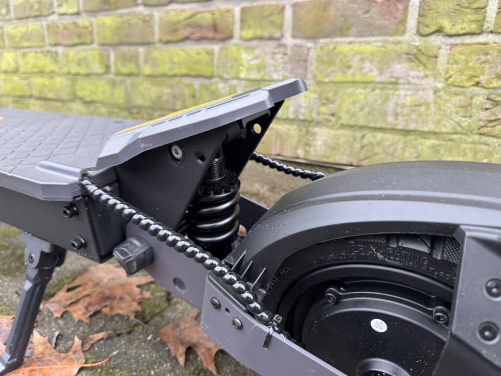 Federung mit breitem Schutzblech hinten