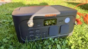 Jackery Explorer 500 v2 im Sonnenschein
