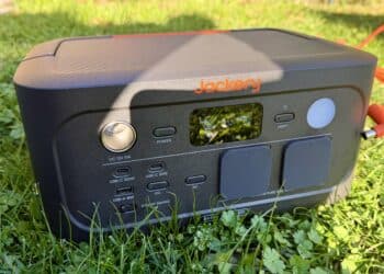 Jackery Explorer 500 v2 im Sonnenschein