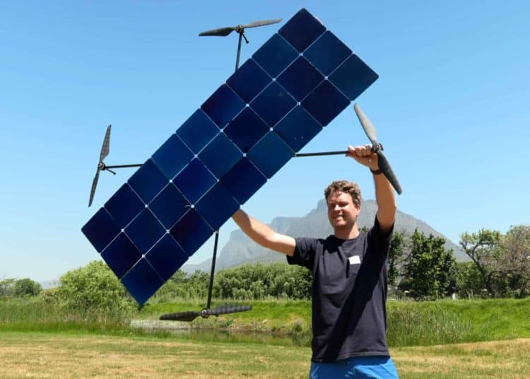 Die Solar-Drohne von Luke Maximo Bell