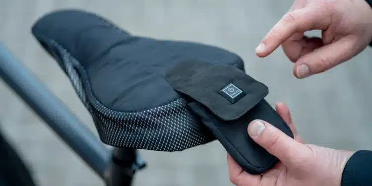 Wie im Auto: Sitzheizung und Wärmehandschuhe fürs Rad ab 31 Euro Beheizbarer Sattelbezug von Prophete