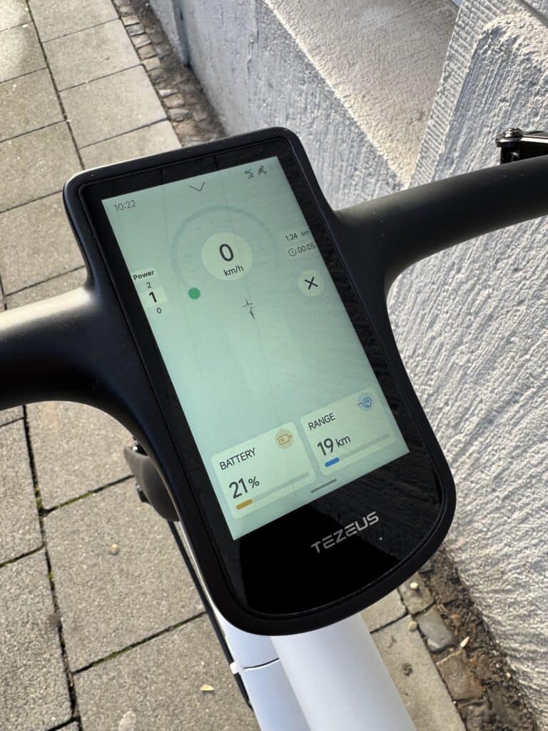 Display mit vielen Infos am Tezeus C8