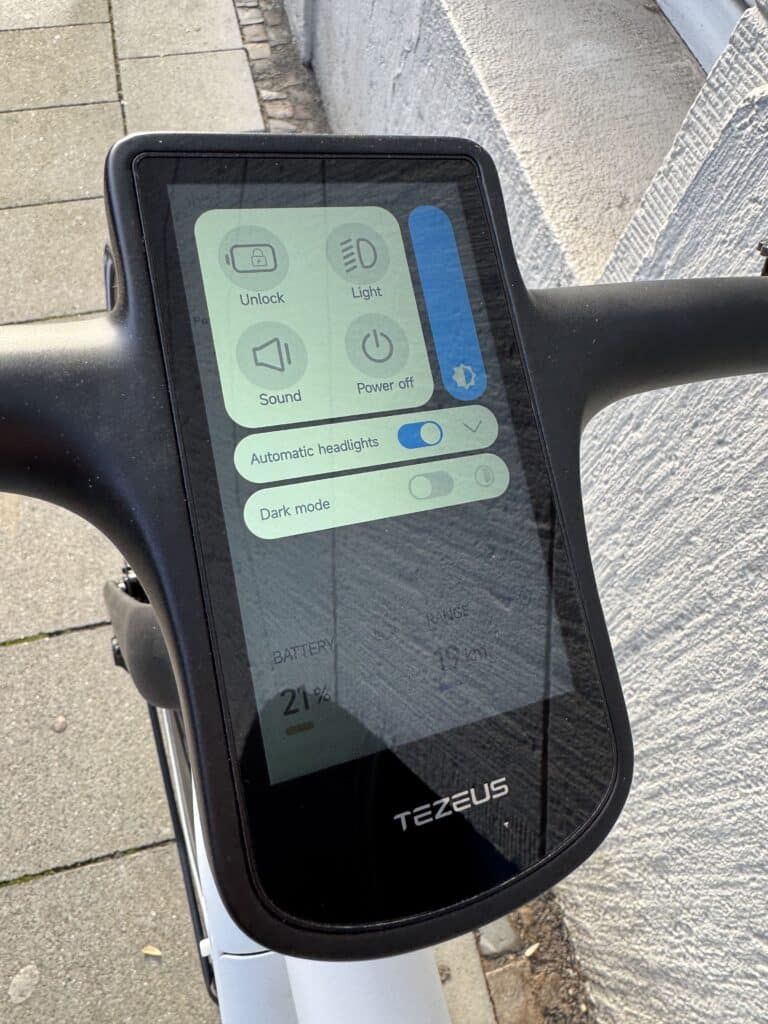 Display mit vielen Infos vermittelt iPhone Charakter