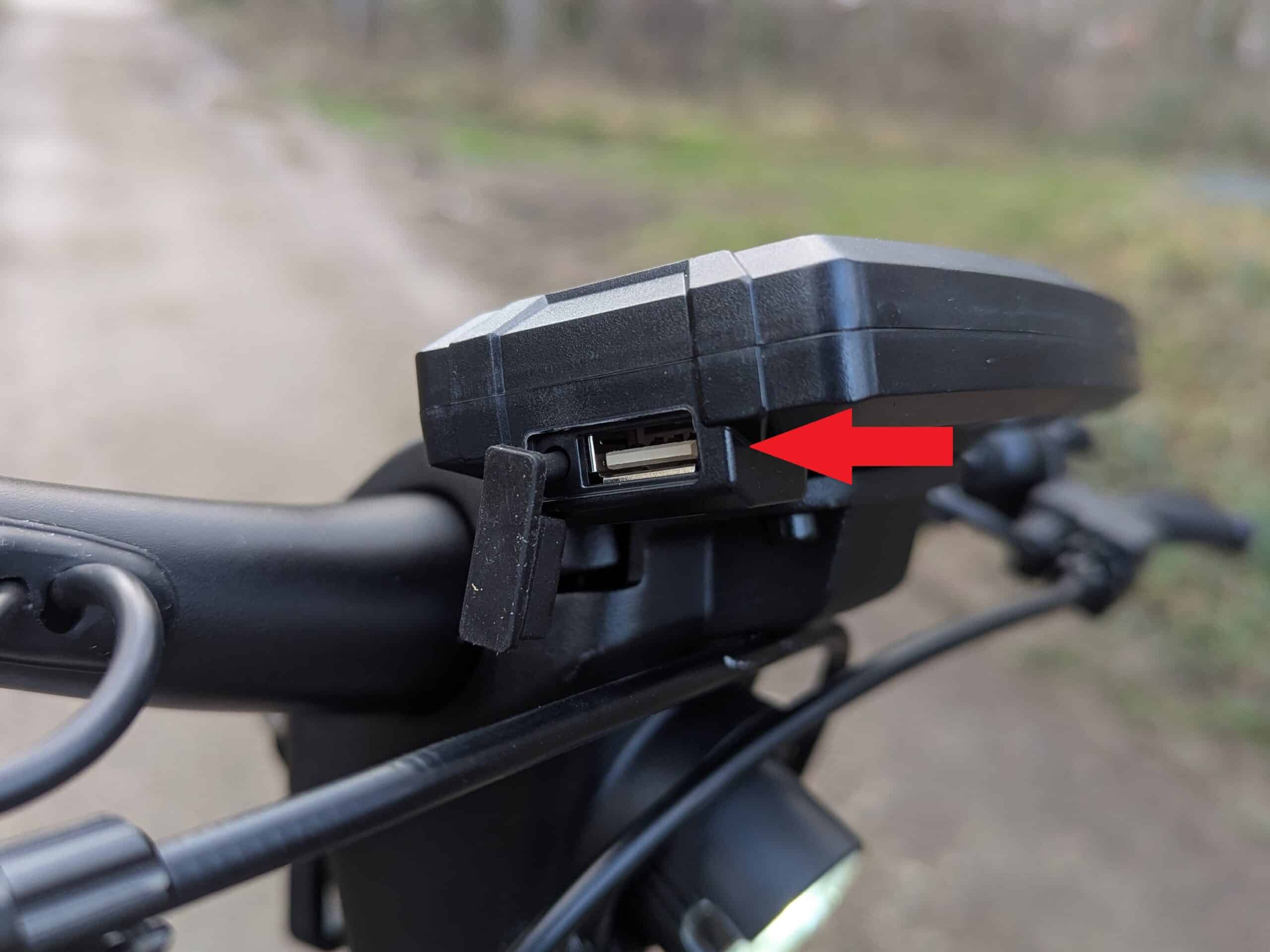 USB-Anschluss am Display des iScooter iX7 Pro