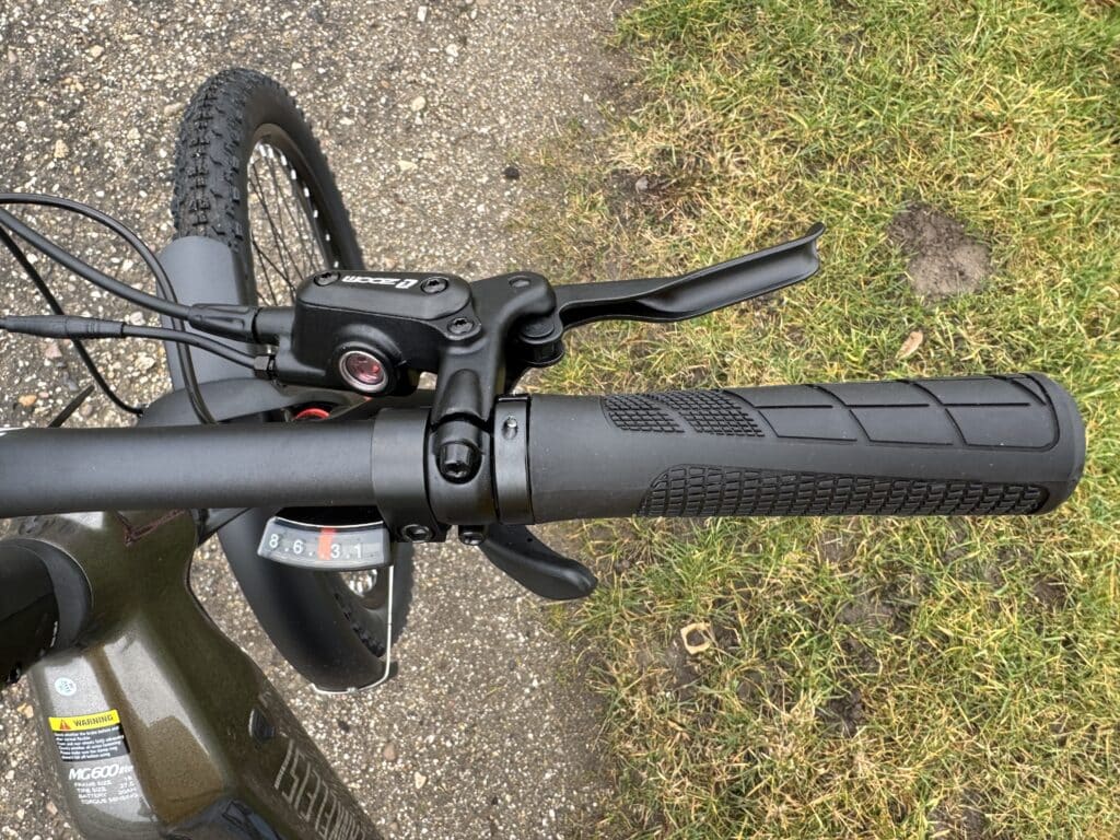 Griffe, Schalthebel und Hydraulikbremse mit Sichtfenster