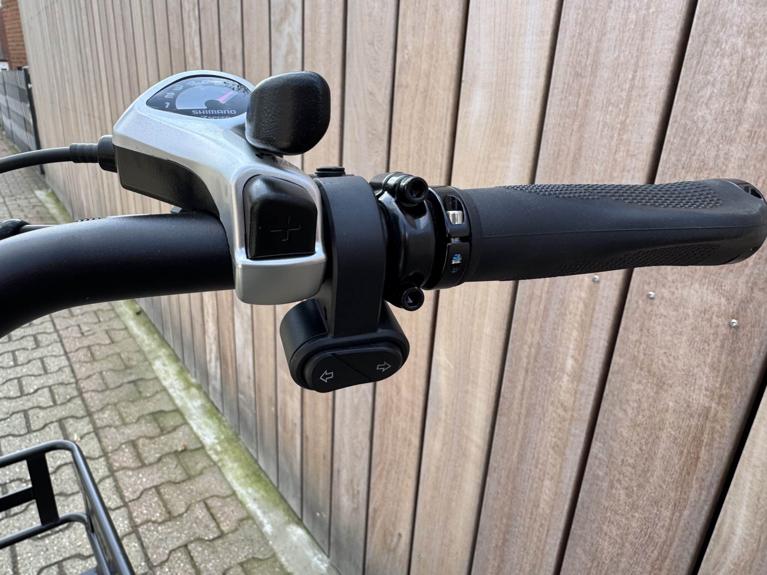 engwe-le20-blinker-schalter-und-shimano-schaltgriff